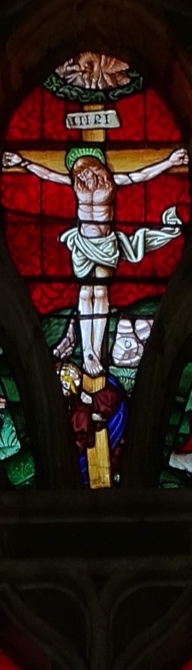 Pélican sur son nide, Christ en croix.<br>Eglise Saint Florentin - Saint-Florentin 89