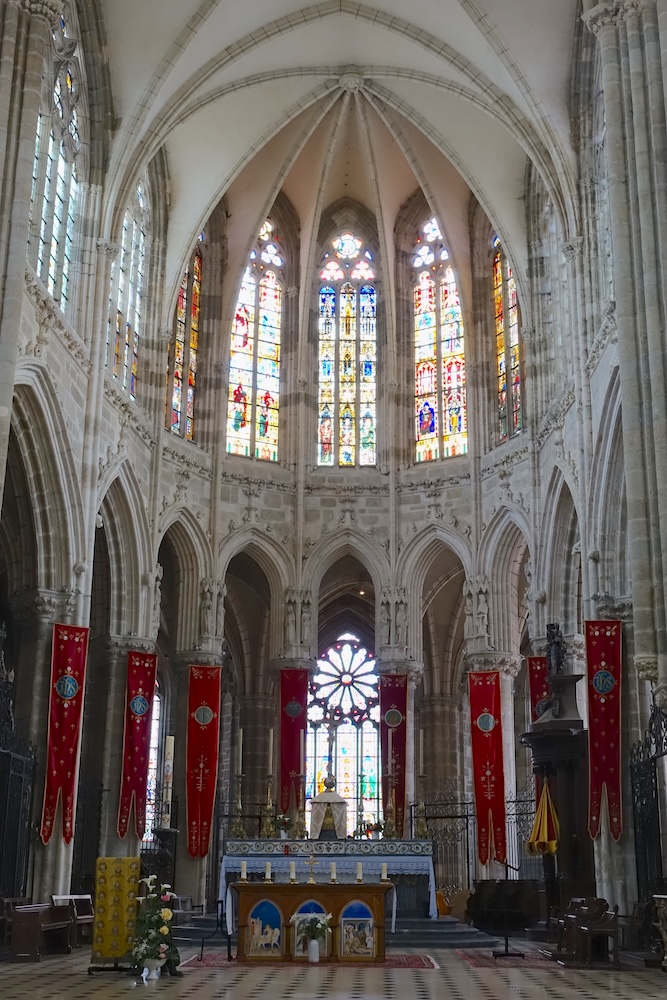 Basilique Notre-Dame, Évron