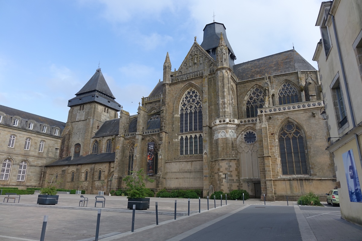 Basilique Notre-Dame, Évron