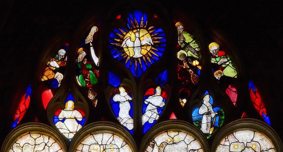 le saint esprit et six apôtres ; anges et saint Fiacre