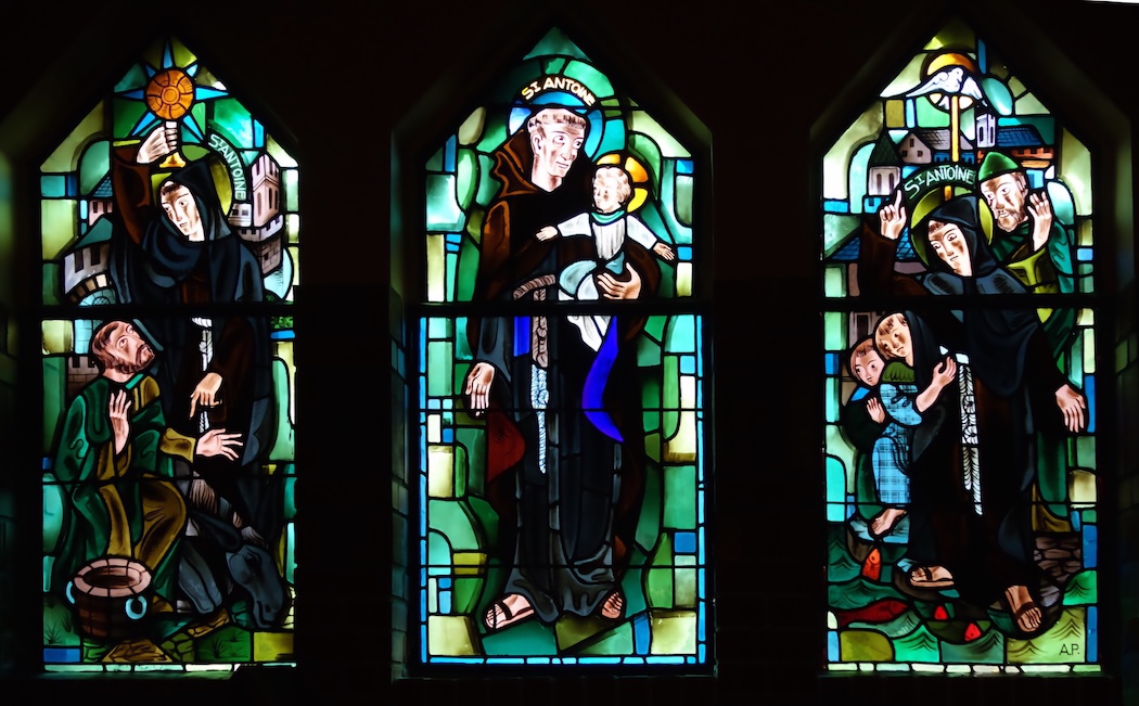 Saint Antoine et l'hérétique
                            <br>Saint Antoine et l'enfant Jésus
                            <br>Face aux hommes qui refusent de l’écouter, saint Antoine prêche aux enfants et aux poissons