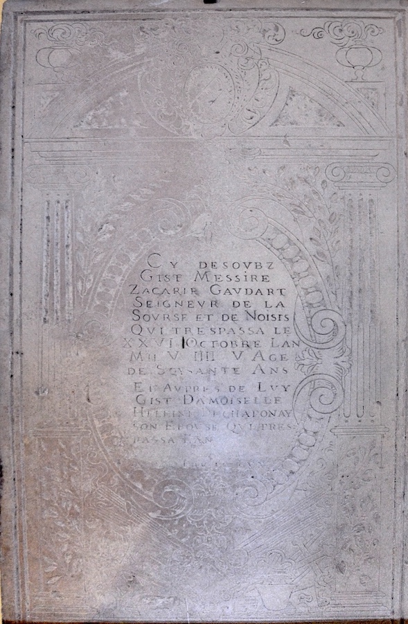 Pierre tombale de Zacharie Gaudard <br />Seigneur de la Source et de Noisi et d'Hélène de Chaponay son épouse