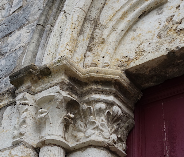 Chapiteau du portail<br>Eglise Saint Etienne - Villiers-sous-Grez 77
