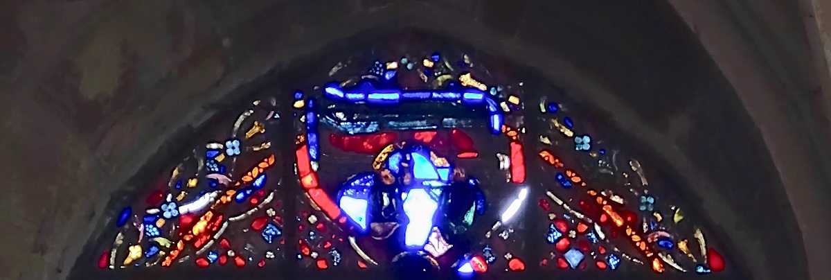 [16] On recueille l'huile miraculeuse qui s'écoule du tombeau de la sainte