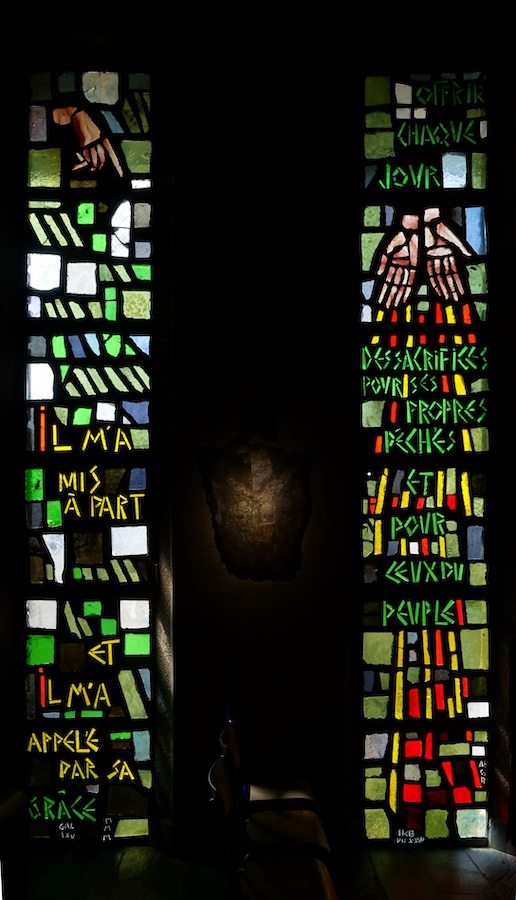 Il m'a mis à part et il m'a appelé par sa grâce (Galates 1:15)<br>Offrir chaque jour des sacrifices pour ses propres péchés et pour ceux du peuple (Hébreux 7:27)