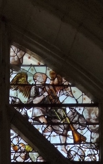 [3] des anges font sonner les trompettes de la résurrection.<br>Eglise Saint Nicolas - Troyes 10