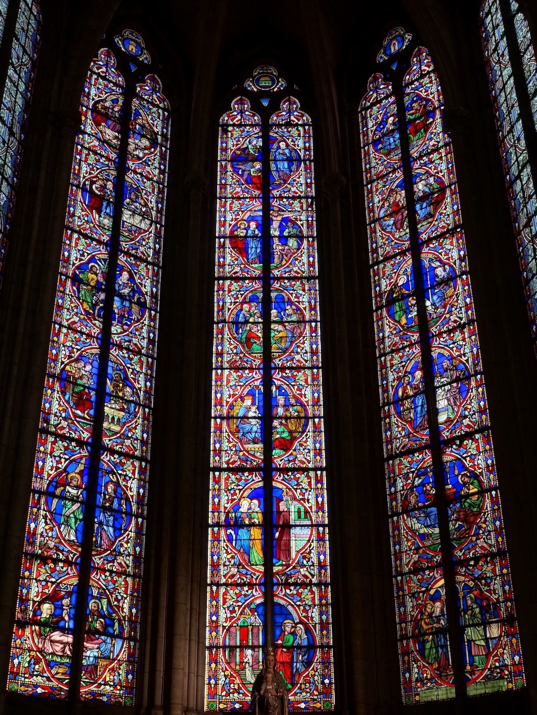 Vitrail de la Vierge - Cathédrale St Etienne - Meaux 77