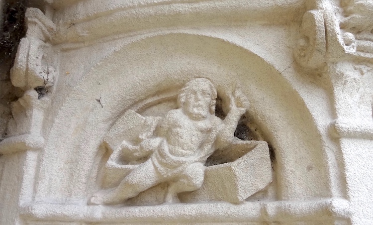 La résurrection - Collégiale Notre Dame et St Loup (portail) - Montereau-Fault-Yonne 77