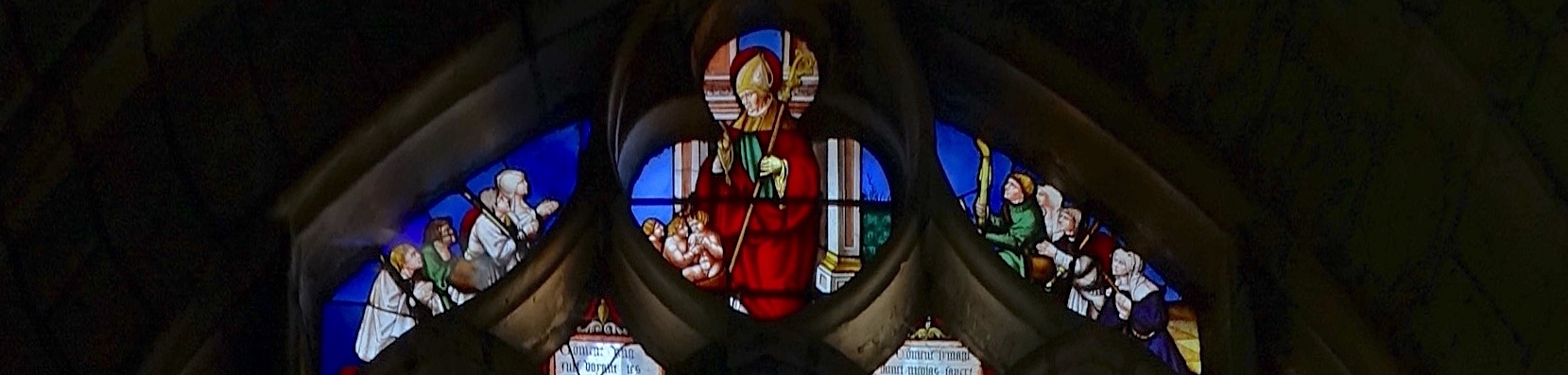 [A] Les 3 petits enfants (à gauche et à droite : pélerins),<br>Eglise Saint Florentin - Saint Florentin 89
