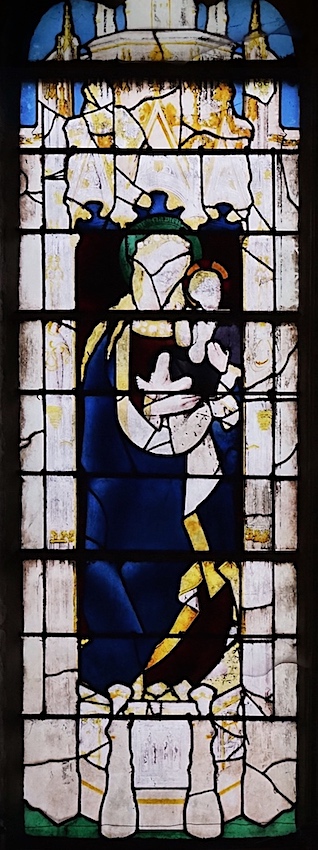 [4] Vierge à l'Enfant dans une niche d'architecture avec prophètes (?) sur les piédroits et sibylles (?) sur le soubassement
