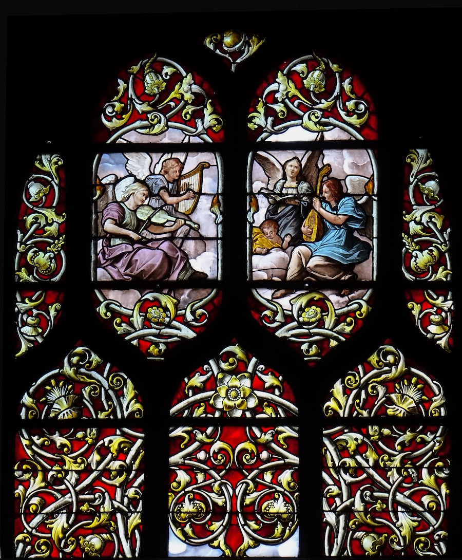 vitrail de la Vierge