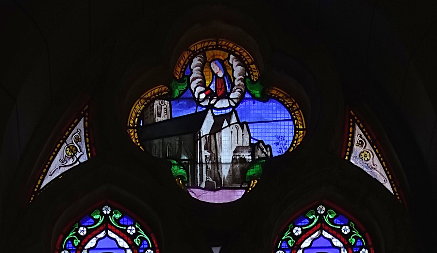 [7] la Vierge et l'église ND de Cassel