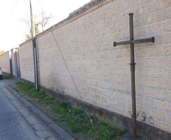 Cannes-Ecluse : croix des bordes