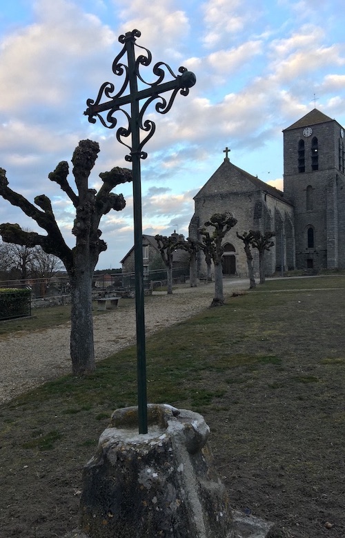 Ecuelles - place de l'église