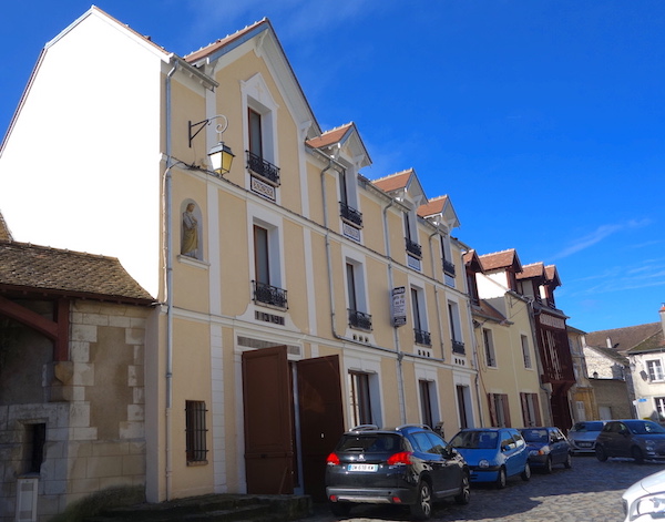 Moret-sur-Loing (place royale) : Saint Joseph