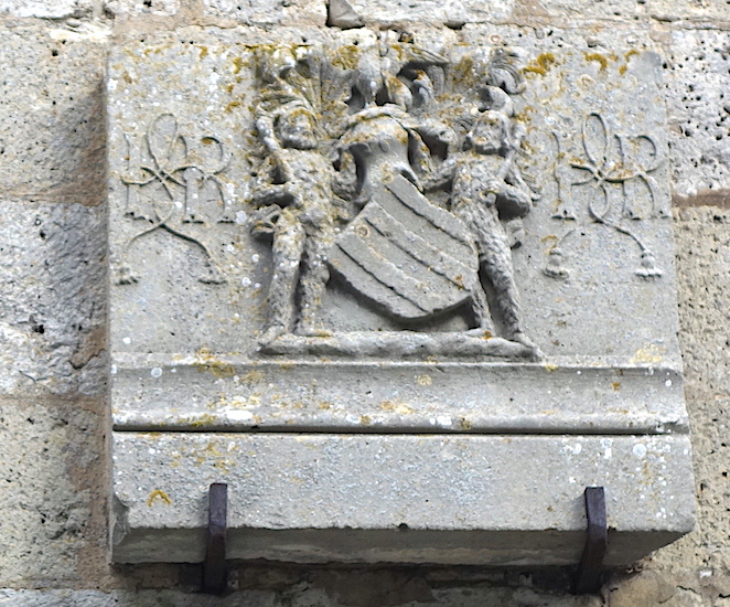 bas-relief du clocher-porche