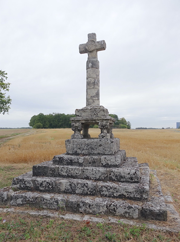 la croix percée