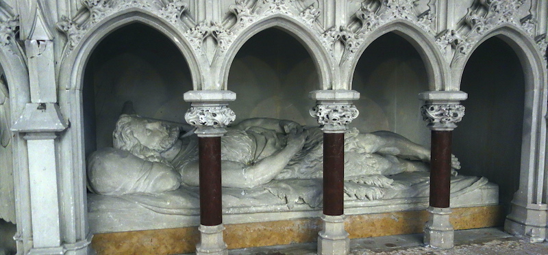 Maître-autel<br>Gisant de Saint Jean-Baptiste
