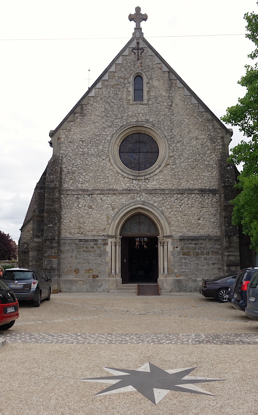 parvis - Eglise Notre-Dame de l'Assomption - Voulx 77