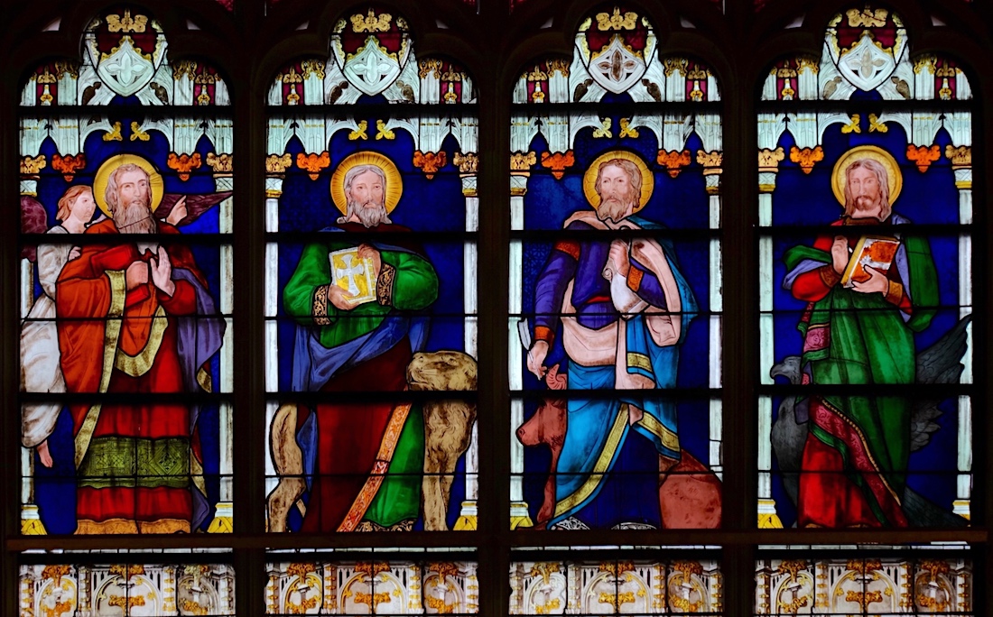 les quatre évangilistes : Matthieu (l’ange), Marc (le lion), Luc (le taureau) et Jean (l’aigle)
