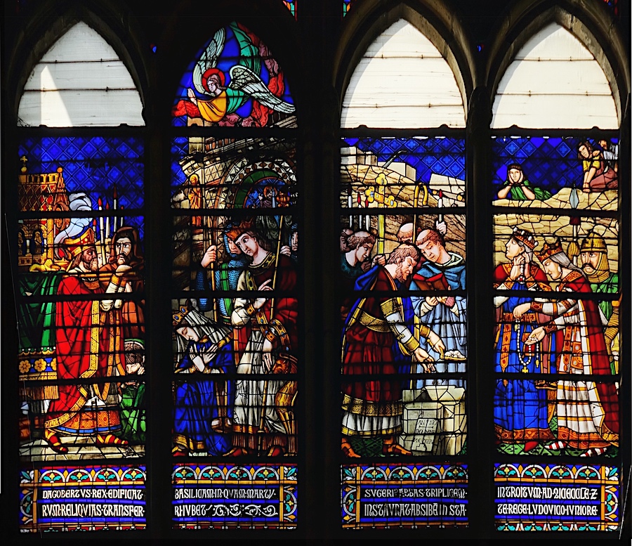 Dagobert fait construire la basilique et y fait transférer les reliques des martyrs, l'abbé Suger pose la première pierre