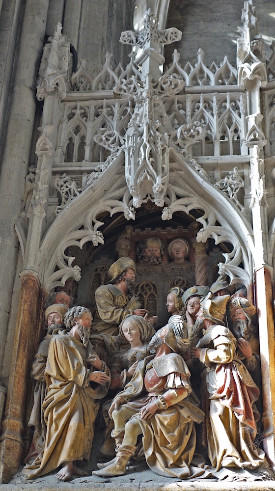 Philétus est envoyé par l'enchanteur Hermogènes pour confondre saint Jacques et prouver que son enseignement est faux, mais celui-ci finit par écouter Jacques prêcher la foi.<br>Cathédrale Notre-Dame - Amiens 80