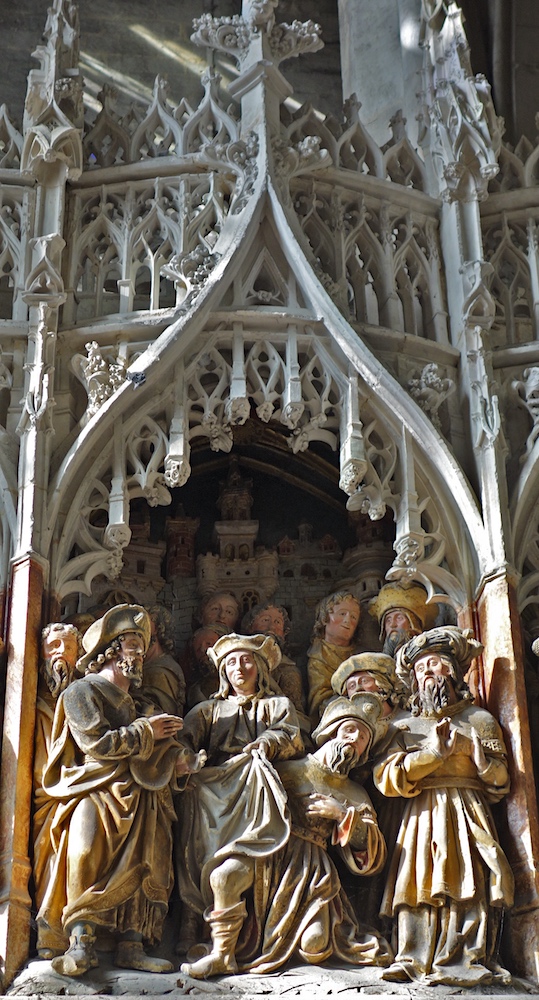 A son retour il déclare à Hermogène qu'il veut devenir un des disciples de saint Jacques et recommande à Hermogène de faire de même. De colère Hermogène jette un sort sur Philatus qui l'empêche de bouger. L'enfant de Philatus va alors avertir saint Jacques qui lui donne un foulard le libèrant de l'ensorcellement de Hermogène.<br>Cathédrale Notre-Dame - Amiens 80