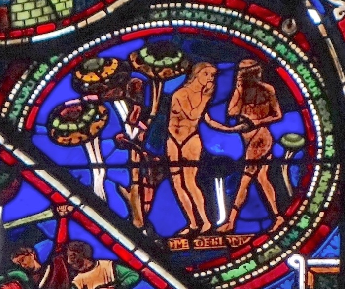 [4] Tentés par le serpent, Adam et Ève goutent le fruit interdit.<br>Cathédrale Saint Etienne - Sens 89
