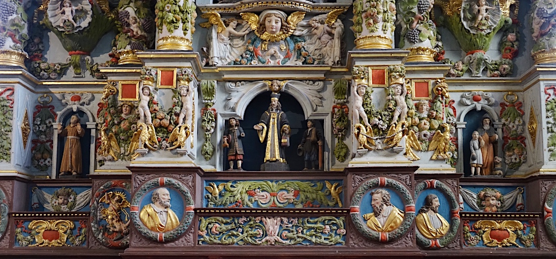 Retable de Saint Joseph (à gauche, un moine, au centre : Saint Yves, à droite : Saint Hervé)<br>Eglise Saint Miliau - Guimiliau 29