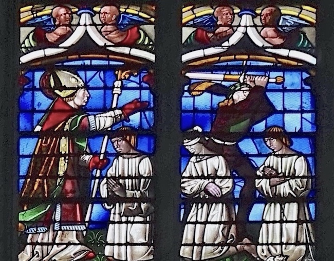 [7] Le consul ayant fait condamner à mort trois soldats innocents, Nicolas s'élance bravement vers le bourreau dont il retient l'épée. Cette scène explique le patronnage de la justice par St Nicolas.<br>Cathédrale Saint Etienne - Sens 89