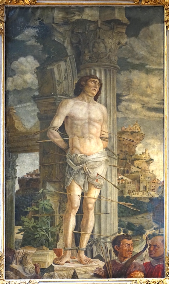 Andrea Mantegna peignit ce saint Sébastien à la demande de Chiara Gonzaga qui en fit don, à l'occasion de son mariage avec le comte Gilbert de Bourbon-Montpensier (1481), à l'église Notre Dame d'Aigueperse dans le Puy de Dôme<br>Eglise N.D. de la Nativité - Aigueperse 63